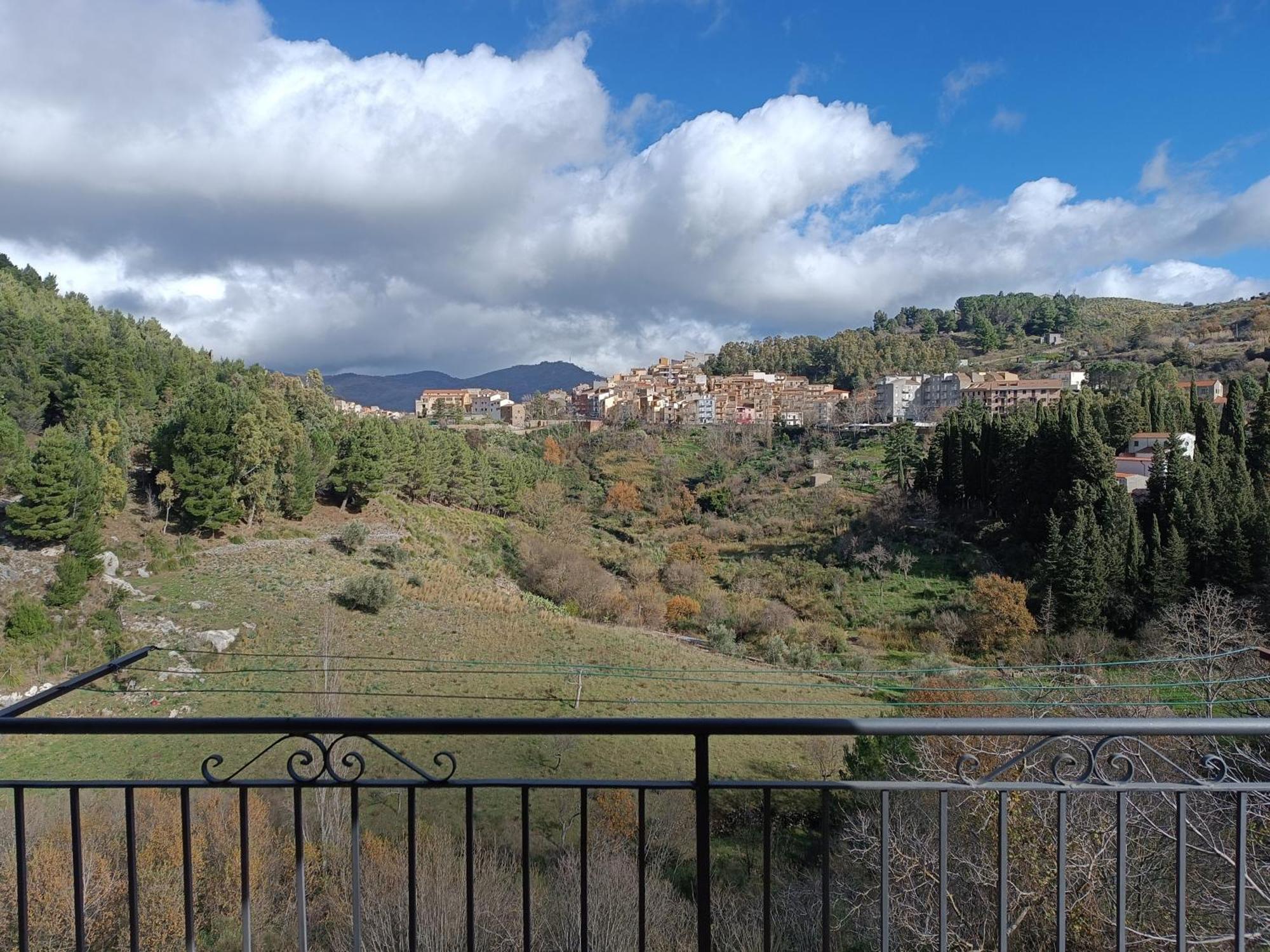 Casa Belvedere Isnello Exterior foto